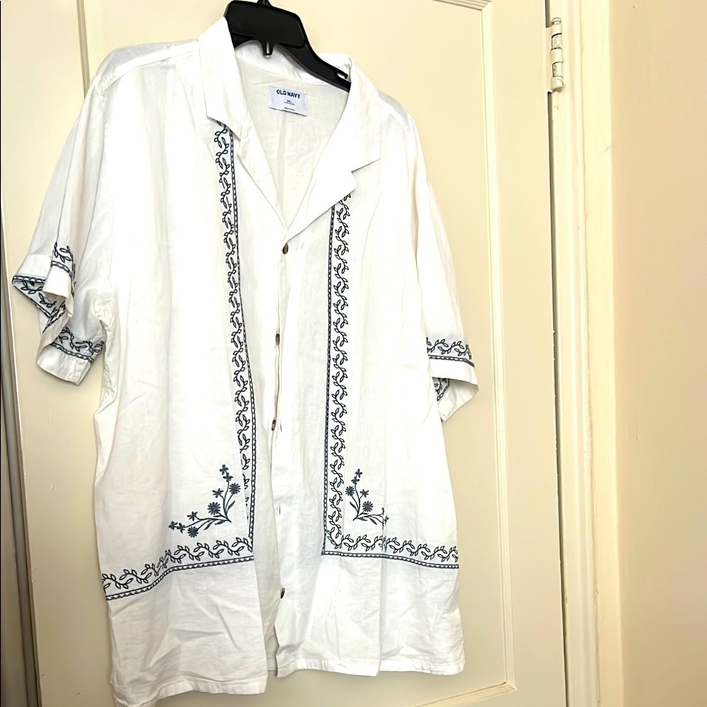 Old navy  White Embroidered Men's button downn size: XXL